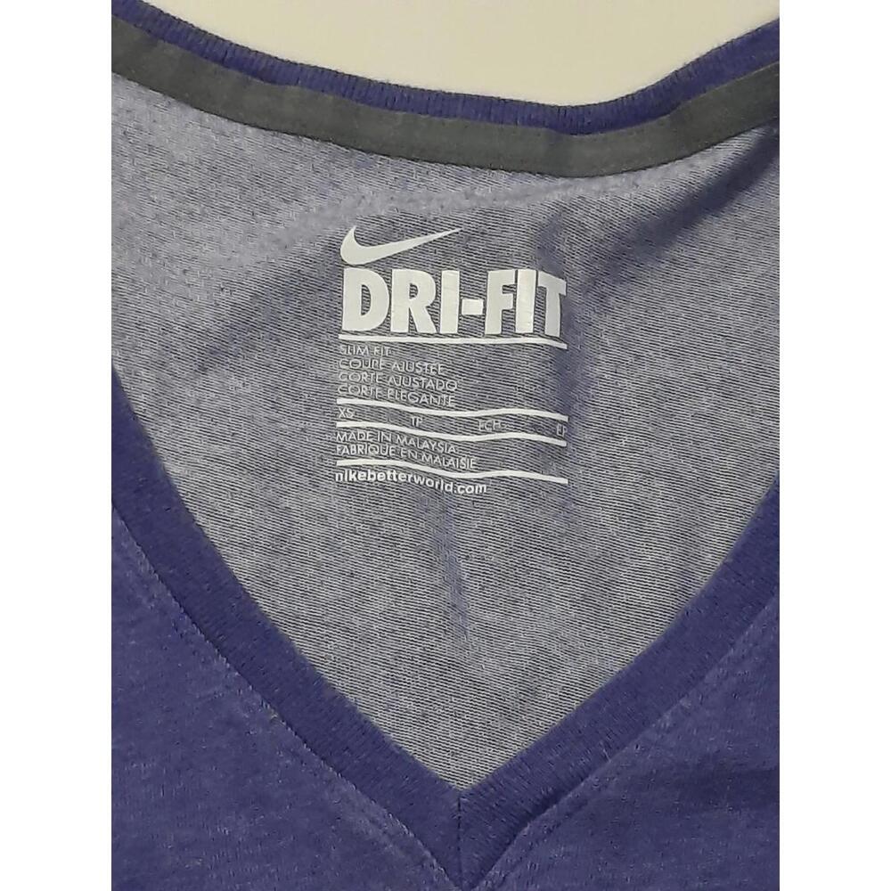 Nike Women's V-Neck T Shirt Long Sleeve Purple Size XS Dri Fit - Picture 2 of 4